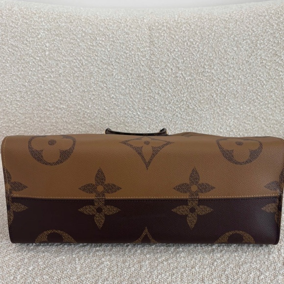 Authentic Louis Vuitton OnTheGo GM - Picture 5 of 13